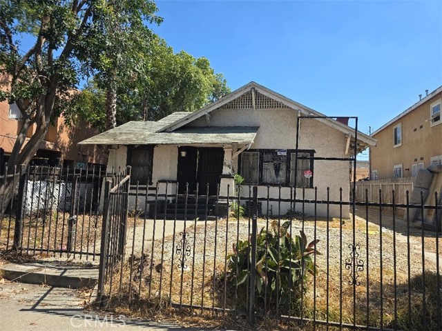 Los Angeles, California, 90062, United States, 4 Bedrooms Bedrooms, ,Residential,For Sale,1942774