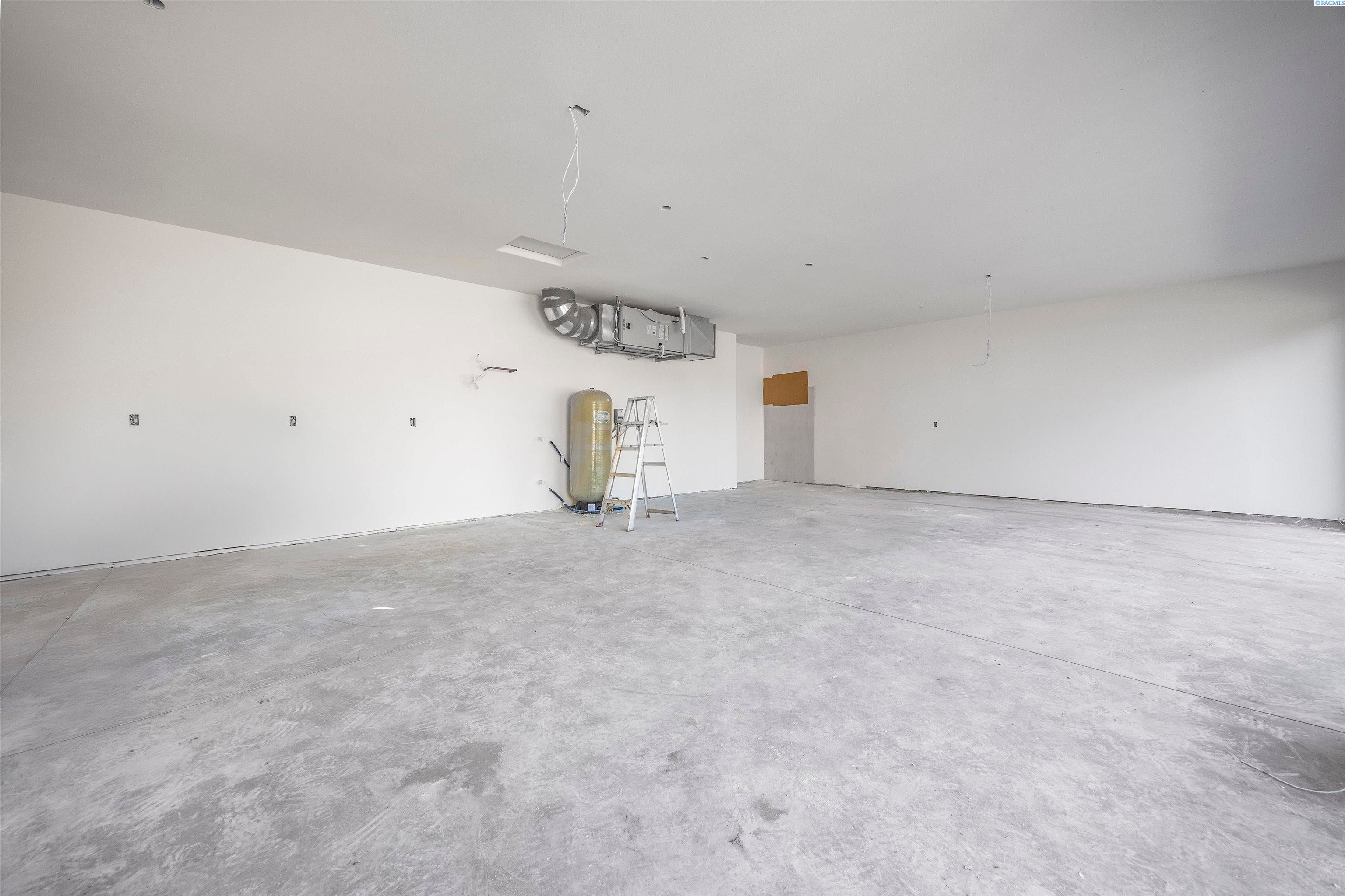 Kennewick, Washington, 99337, United States, 4 Bedrooms Bedrooms, ,1 BathroomBathrooms,Residential,For Sale,1980890