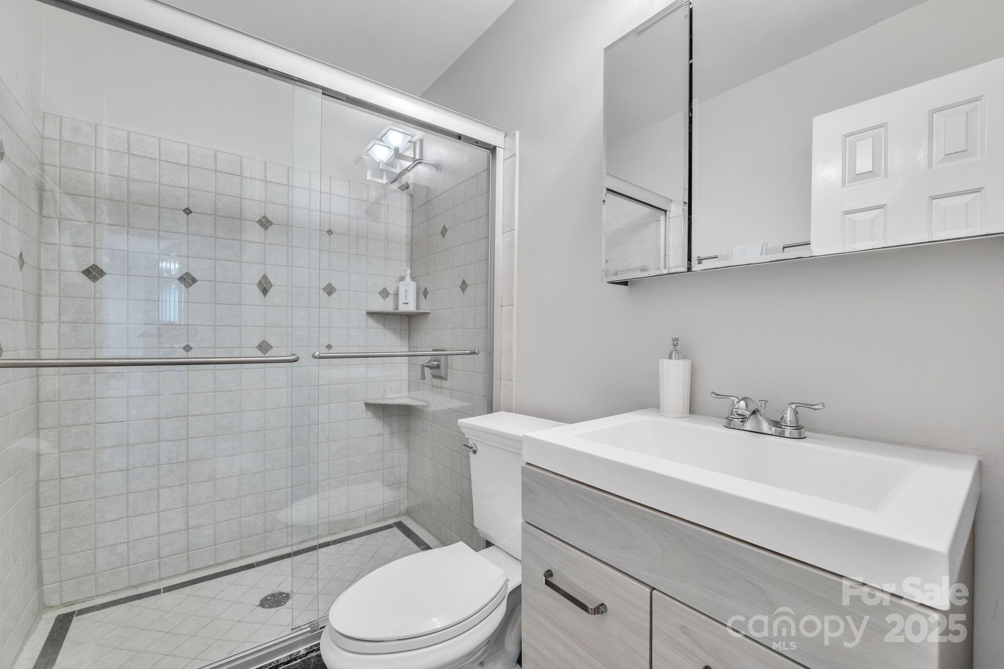 Charlotte, North Carolina, 28202, United States, 3 Bedrooms Bedrooms, ,3 BathroomsBathrooms,Residential,For Sale,1939897