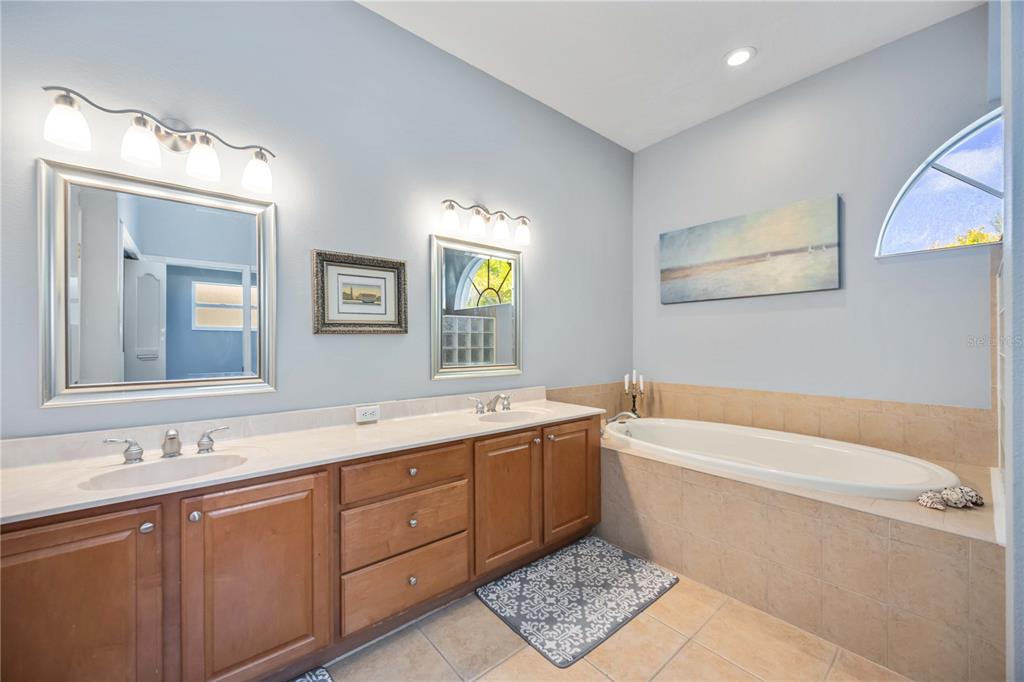 Bradenton, Florida, 34212, United States, 4 Bedrooms Bedrooms, ,3 BathroomsBathrooms,Residential,For Sale,1942233