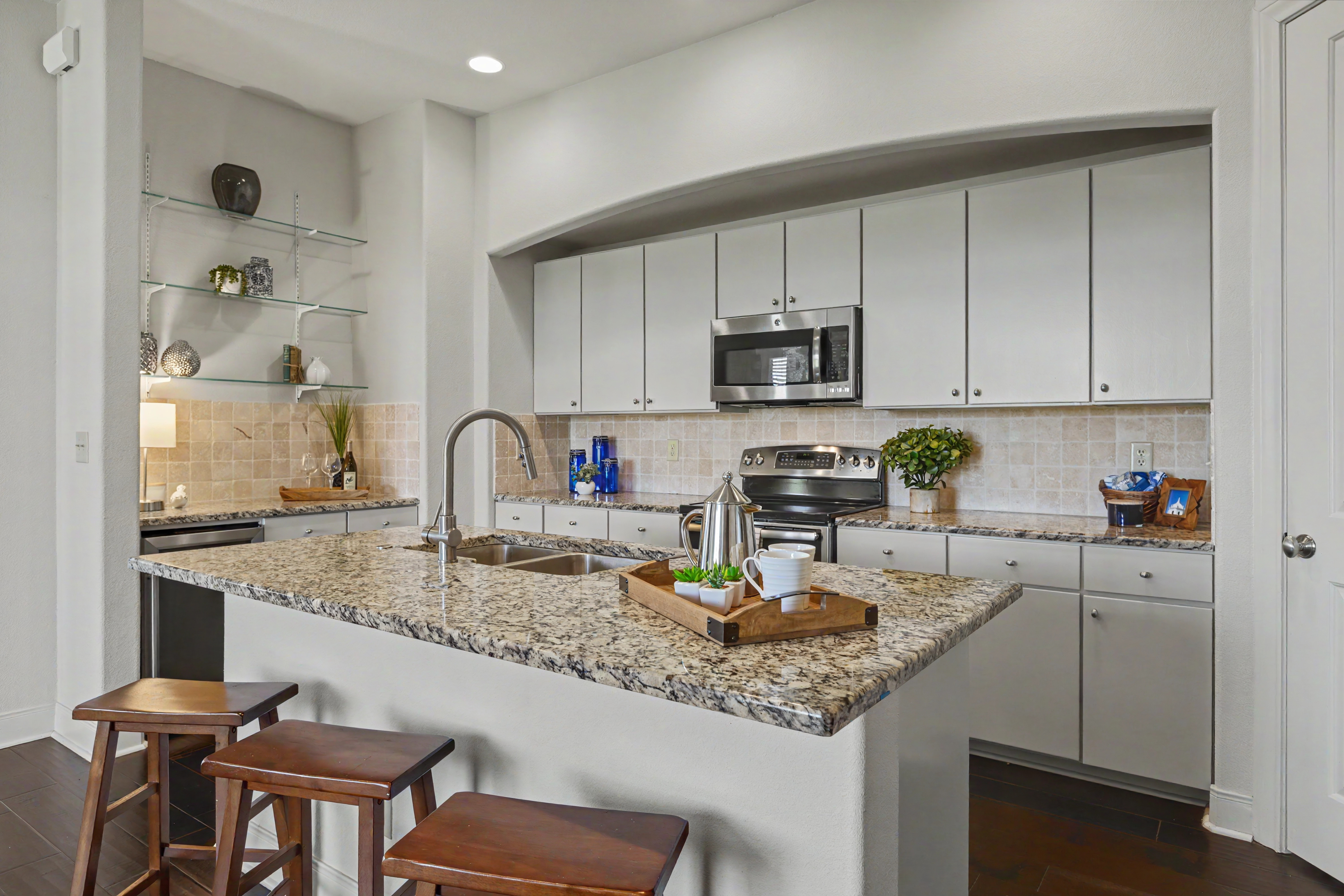  Stunning & Spacious Lock & Leave Townhome in The Enclave at Horseshoe Bay - 物件實景