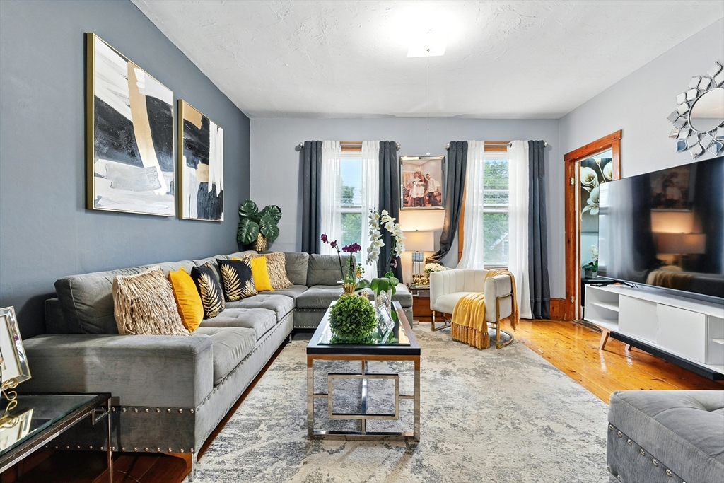 Worcester, Massachusetts, 01603, United States, 9 Bedrooms Bedrooms, ,3 BathroomsBathrooms,Residential,For Sale,1927945