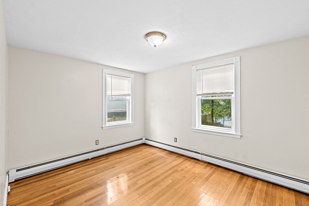 Weymouth, Massachusetts, 02190, United States, 2 Bedrooms Bedrooms, ,1 BathroomBathrooms,Residential,For Sale,1972757