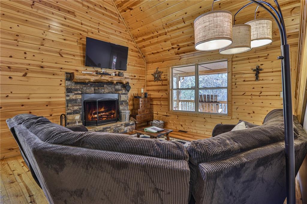 Ellijay, Georgia, 30540, United States, 3 Bedrooms Bedrooms, ,3 BathroomsBathrooms,Residential,For Sale,1923913