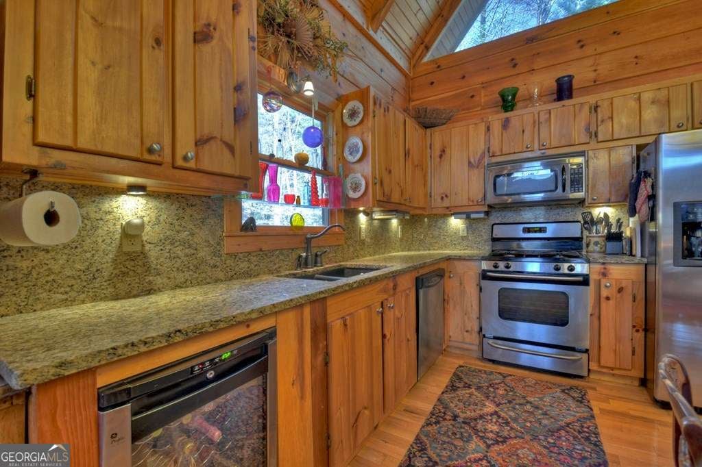 Blue Ridge, Georgia, 30513, United States, 5 Bedrooms Bedrooms, ,3 BathroomsBathrooms,Residential,For Sale,1859014