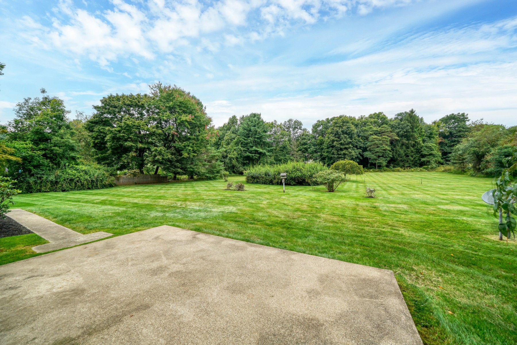  Beautifully Maintained Colonial with Expansive Backyard - 物件實景