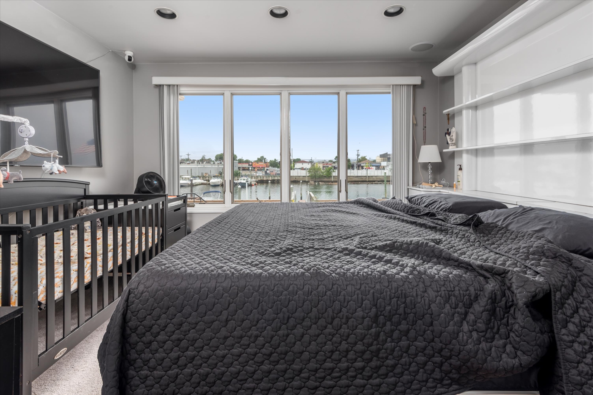 Howard Beach, New York, 11414, United States, 5 Bedrooms Bedrooms, ,4 BathroomsBathrooms,Residential,For Sale,1941286