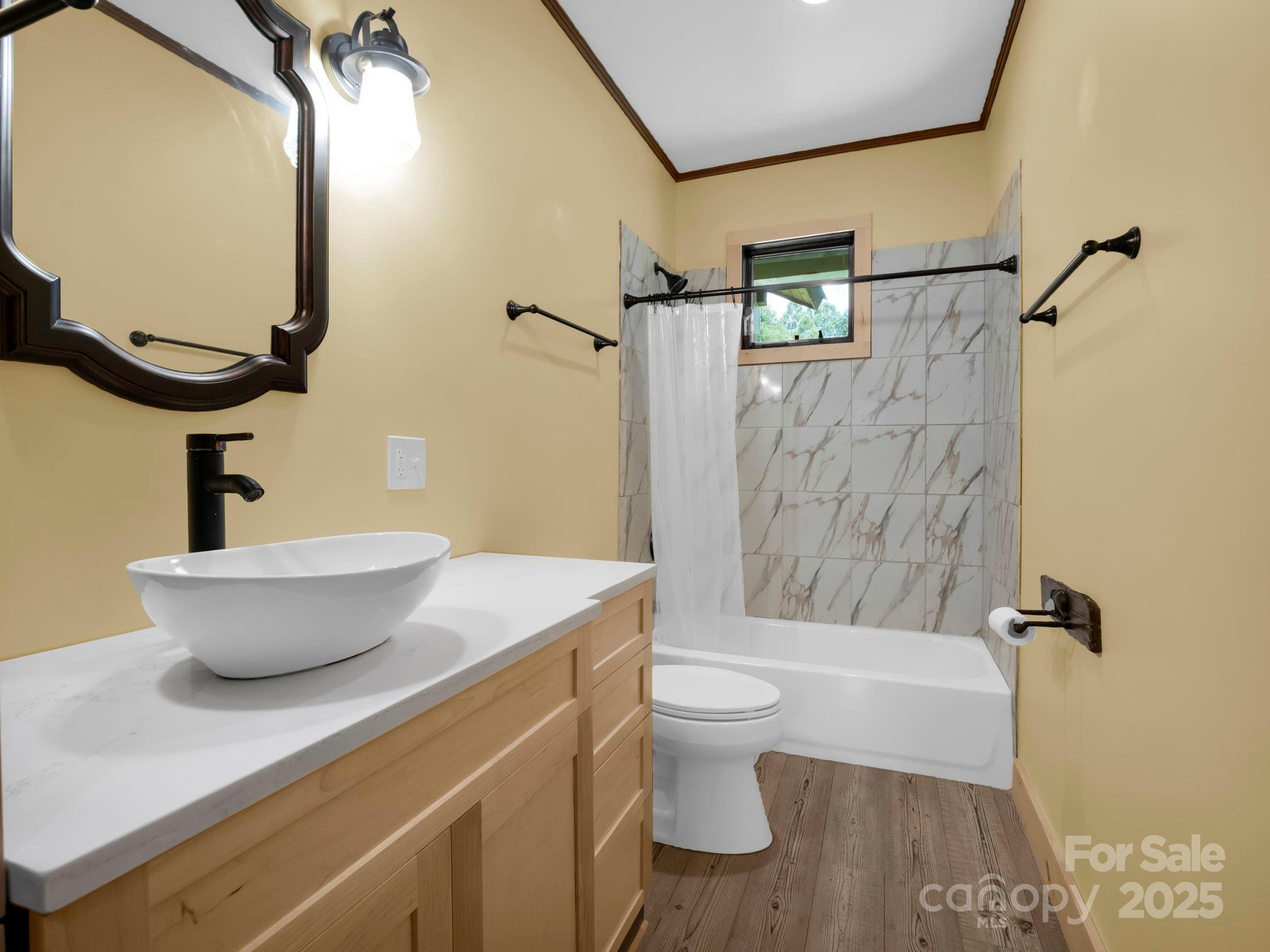 Saluda, North Carolina, 28773, United States, 3 Bedrooms Bedrooms, ,2 BathroomsBathrooms,Residential,For Sale,1923070