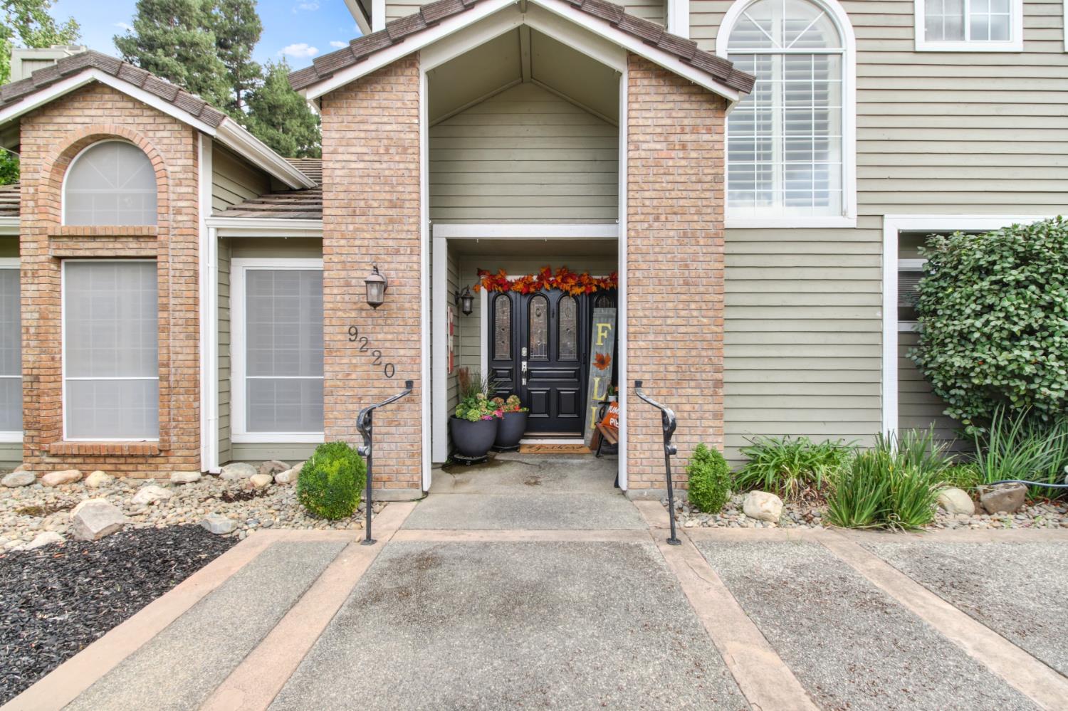 Elk Grove, California, 95624, United States, 4 Bedrooms Bedrooms, ,4 BathroomsBathrooms,Residential,For Sale,1987629