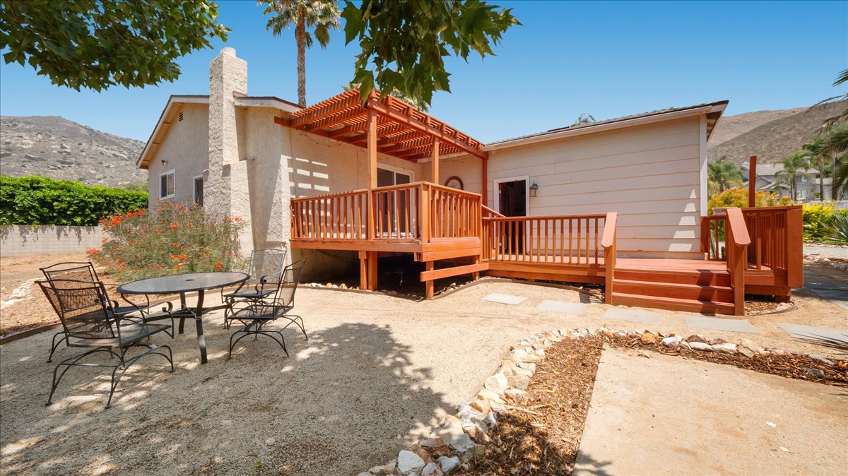 Jurupa Valley, California, 92509, United States, 4 Bedrooms Bedrooms, ,2 BathroomsBathrooms,Residential,For Sale,1927832
