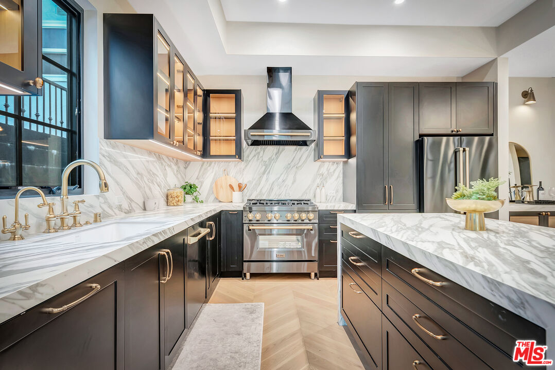 West Hollywood, California, 90069, United States, 3 Bedrooms Bedrooms, ,3 BathroomsBathrooms,Residential,For Sale,1999893