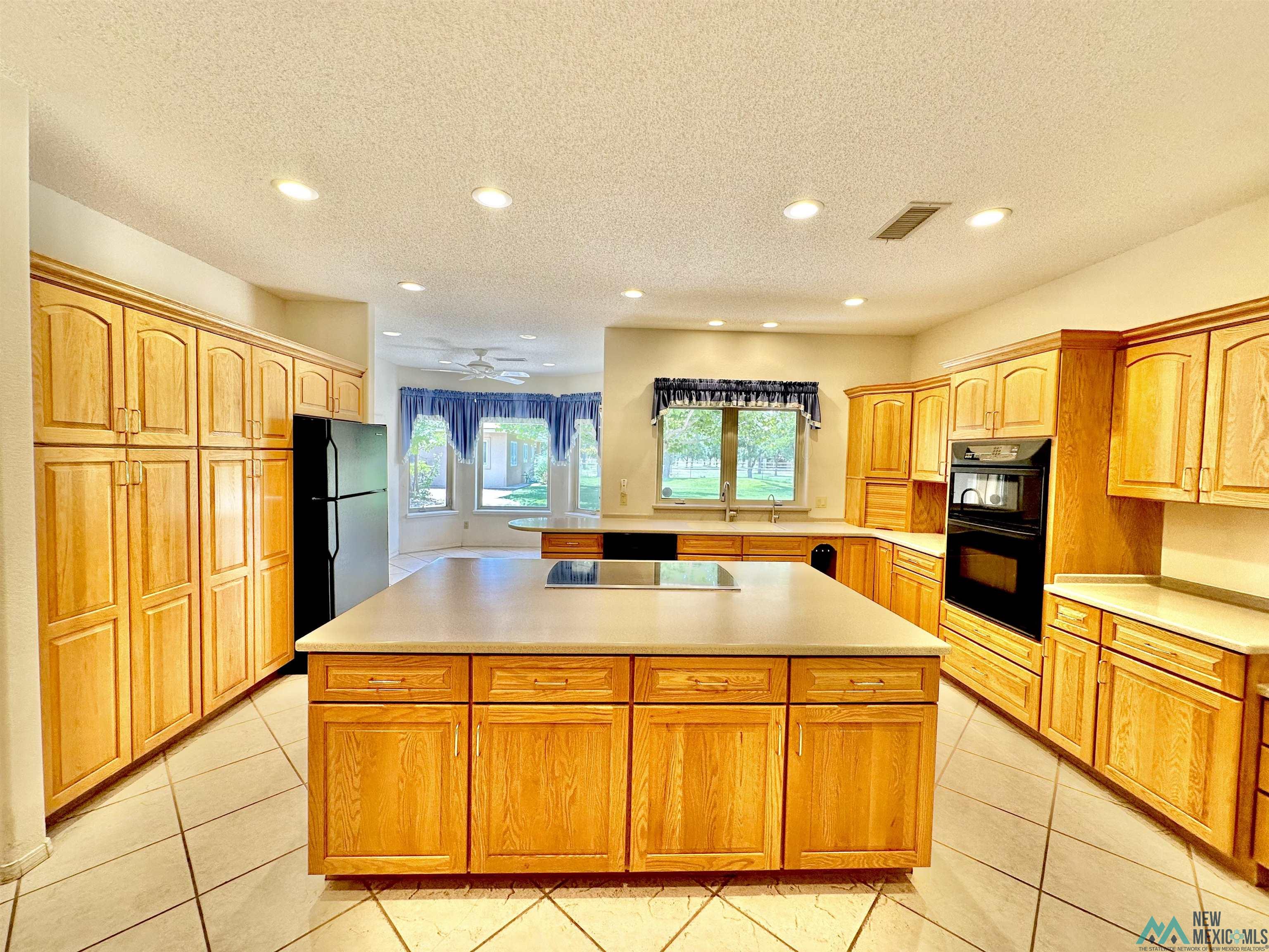 Roswell, New Mexico, 88201, United States, 4 Bedrooms Bedrooms, ,4 BathroomsBathrooms,Residential,For Sale,1921979