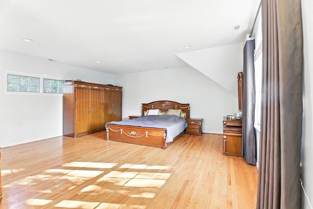 Westfield, Massachusetts, 01085, United States, 4 Bedrooms Bedrooms, ,3 BathroomsBathrooms,Residential,For Sale,1942003