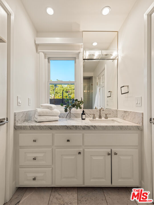 Los Angeles, California, 90049, United States, 5 Bedrooms Bedrooms, ,4 BathroomsBathrooms,Residential,For Sale,1889913