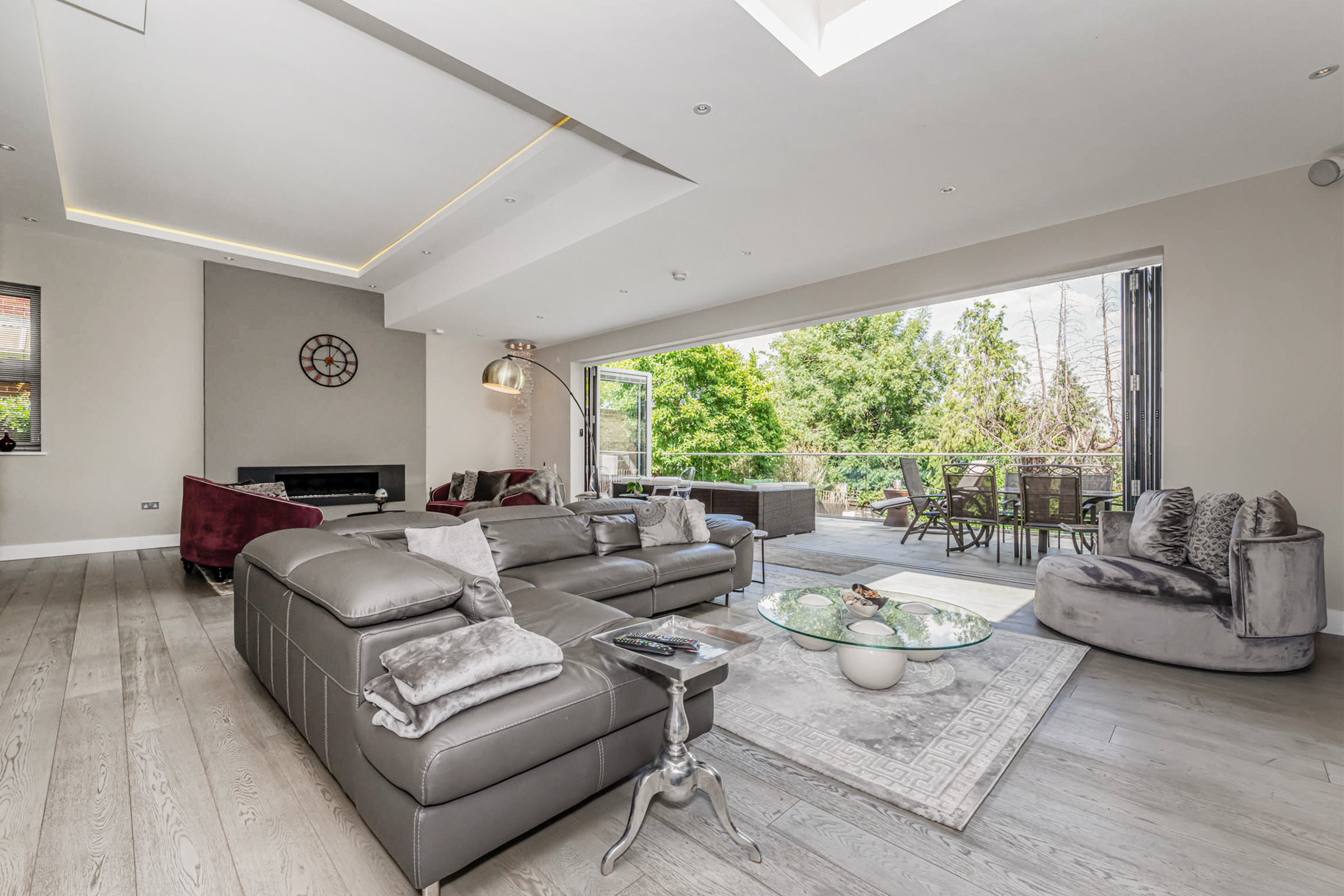  A Newly Refurbished Detached House on the Haymills Estate - 物件實景