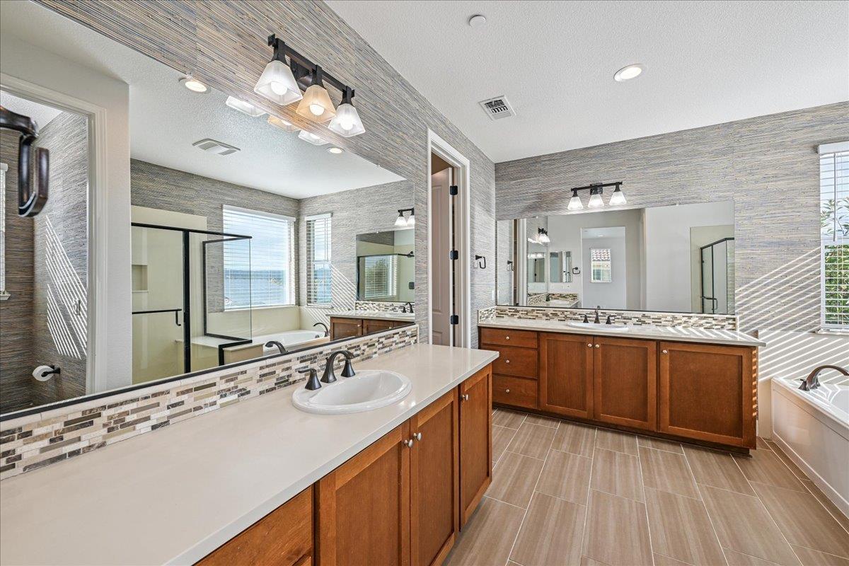 Folsom, California, 95630, United States, 4 Bedrooms Bedrooms, ,3 BathroomsBathrooms,Residential,For Sale,1948899