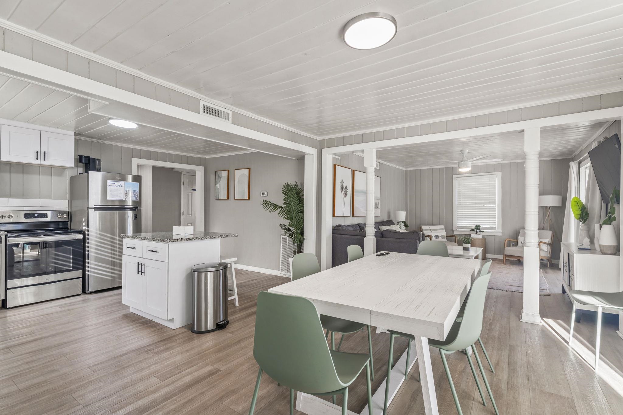 North Myrtle Beach, South Carolina, 29582, United States, 6 Bedrooms Bedrooms, ,4 BathroomsBathrooms,Residential,For Sale,2014082