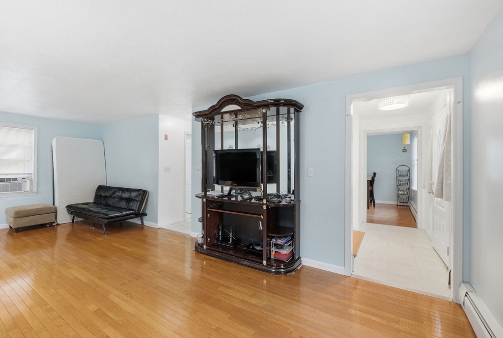 Lowell, Massachusetts, 01852, United States, 3 Bedrooms Bedrooms, ,3 BathroomsBathrooms,Residential,For Sale,2001570