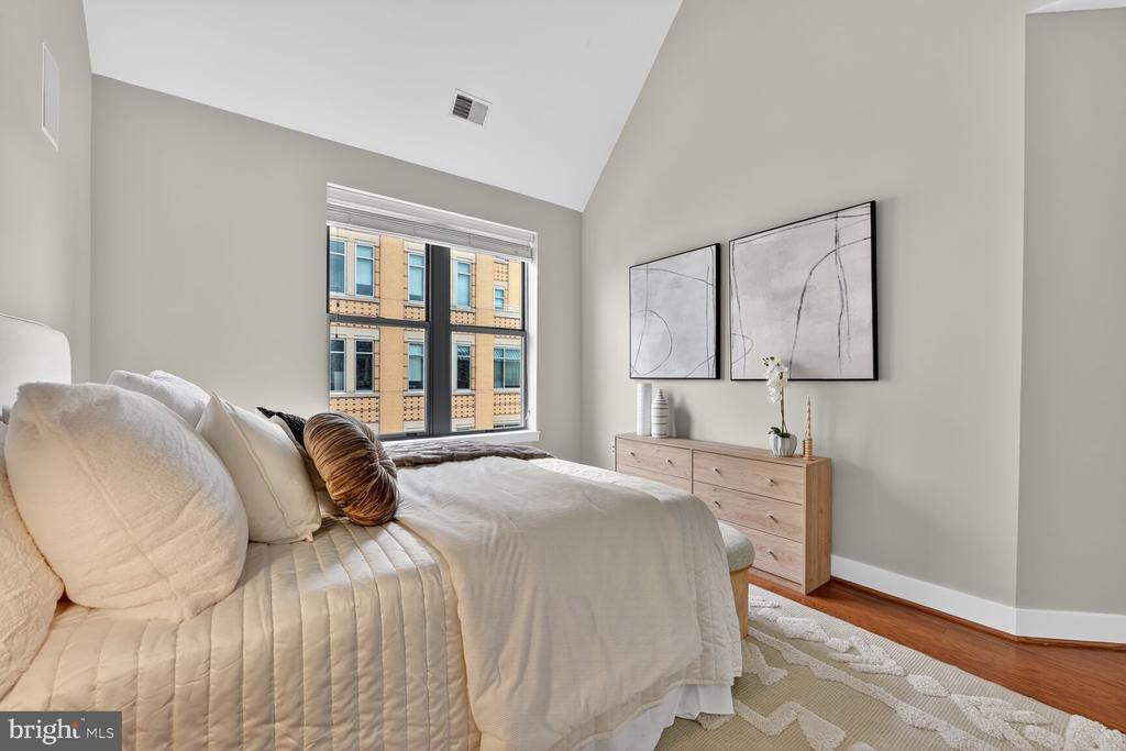 Arlington, Virginia, 22201, United States, 2 Bedrooms Bedrooms, ,2 BathroomsBathrooms,Residential,For Sale,1927773
