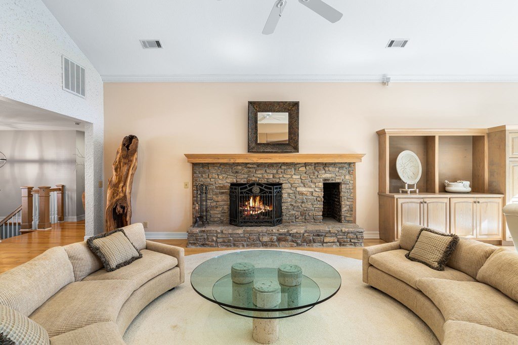 Hiawassee, Georgia, 30546, United States, 3 Bedrooms Bedrooms, ,4 BathroomsBathrooms,Residential,For Sale,1978454