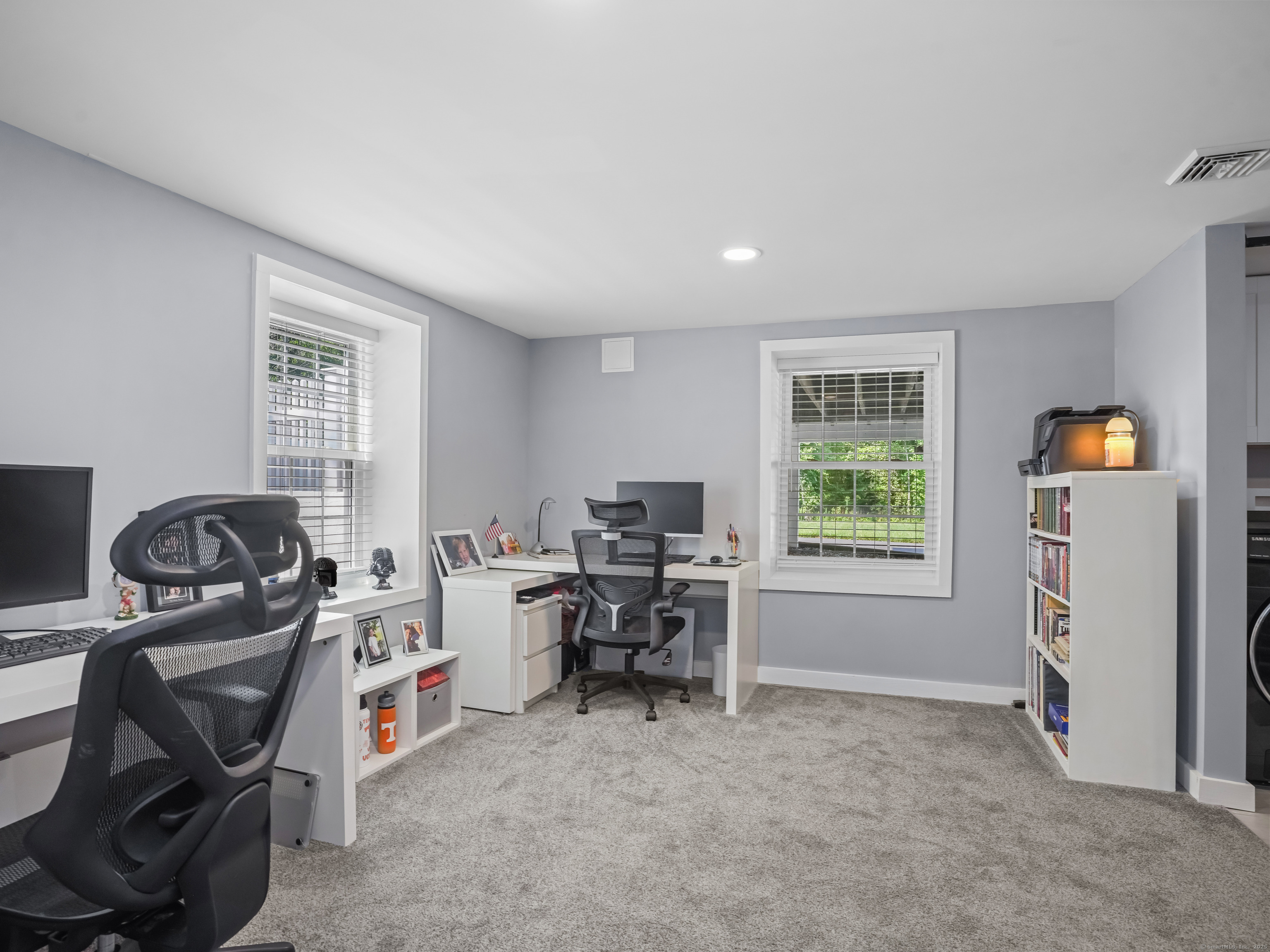 Trumbull, Connecticut, 06611, United States, 2 Bedrooms Bedrooms, ,2 BathroomsBathrooms,Residential,For Sale,1917497