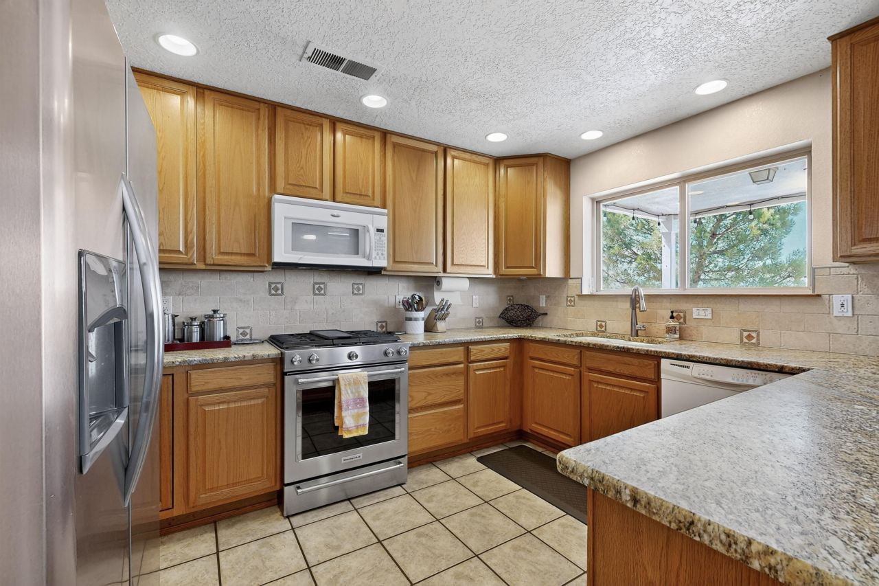 Albuquerque, New Mexico, 87122, United States, 4 Bedrooms Bedrooms, ,3 BathroomsBathrooms,Residential,For Sale,1964200