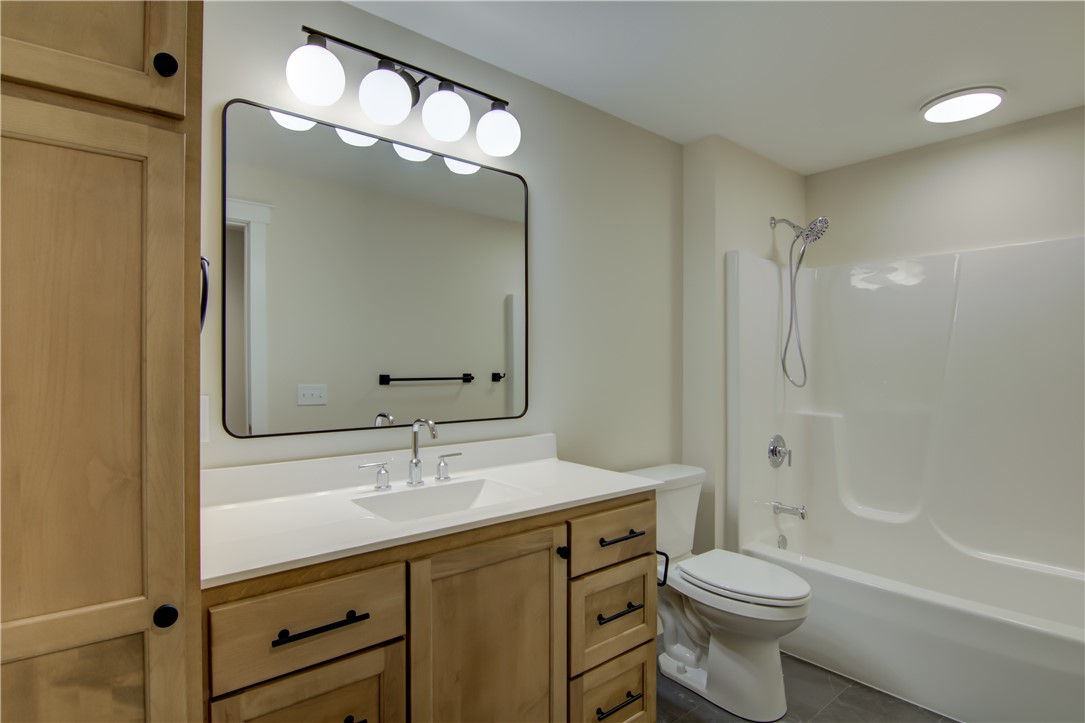 Eau Claire, Wisconsin, 54701, United States, 3 Bedrooms Bedrooms, ,2 BathroomsBathrooms,Residential,For Sale,1984514