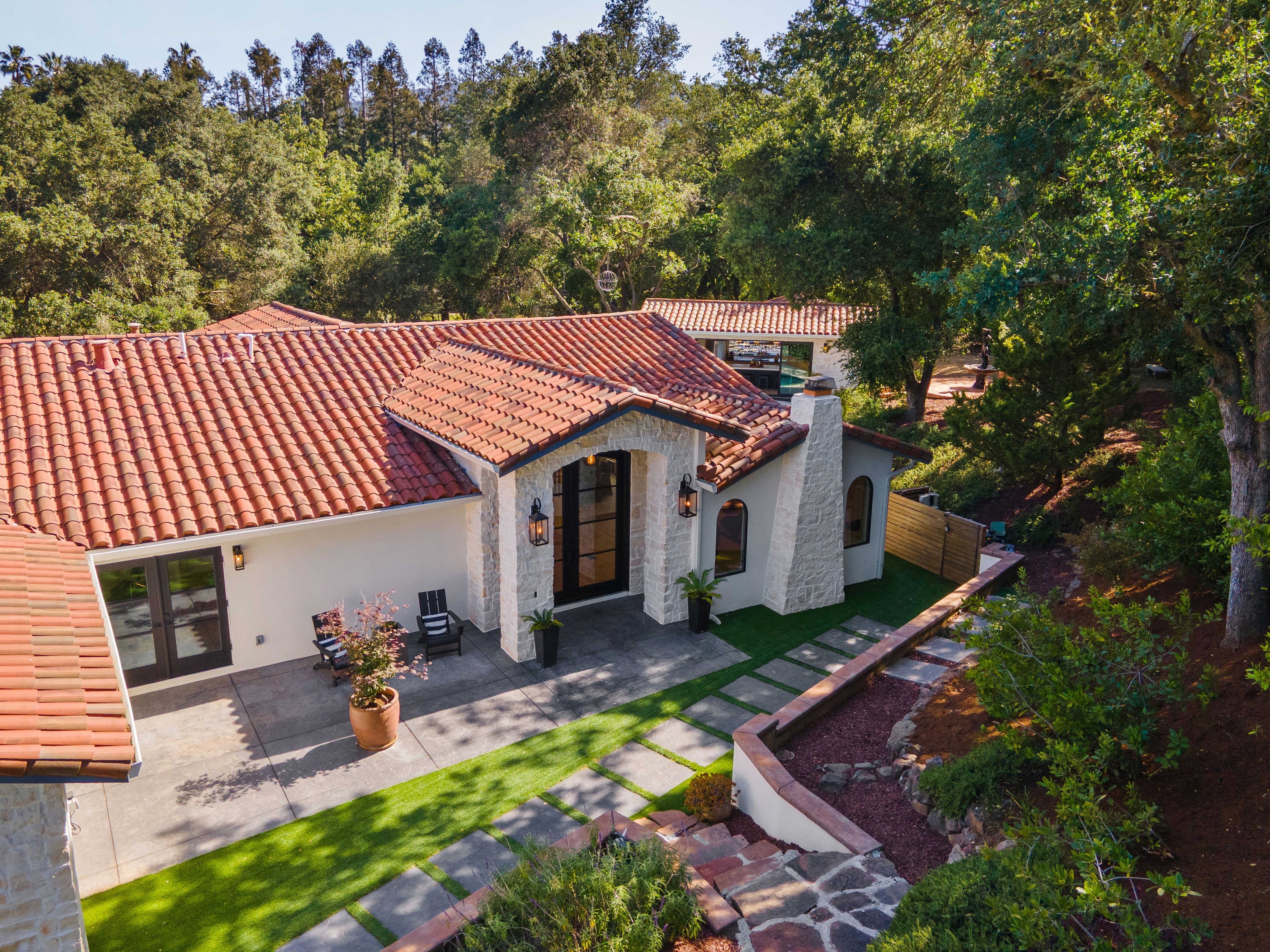  Private Gated Sanctuary With Expansive Outdoor Living - 物件實景