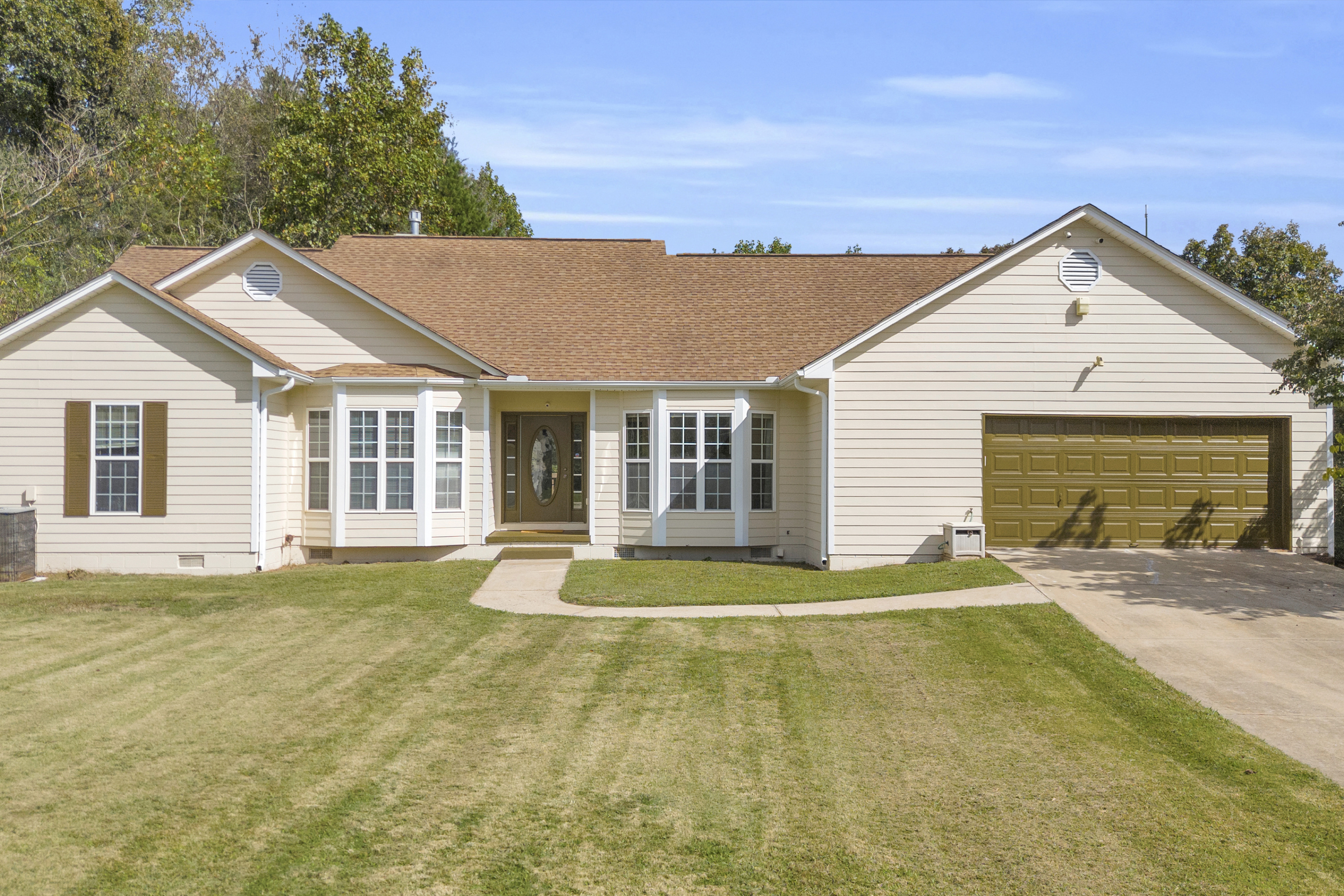 Cleveland, Georgia, 30528, United States, 3 Bedrooms Bedrooms, ,2 BathroomsBathrooms,Residential,For Sale,1979350