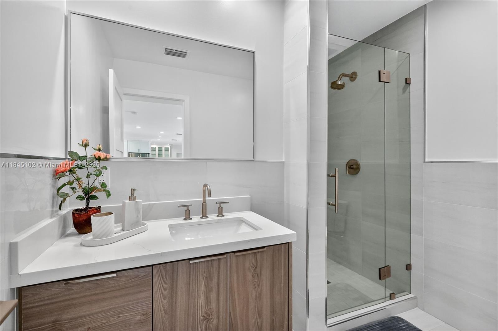 Palmetto Bay, Florida, 33158, United States, 4 Bedrooms Bedrooms, ,4 BathroomsBathrooms,Residential,For Sale,1900874