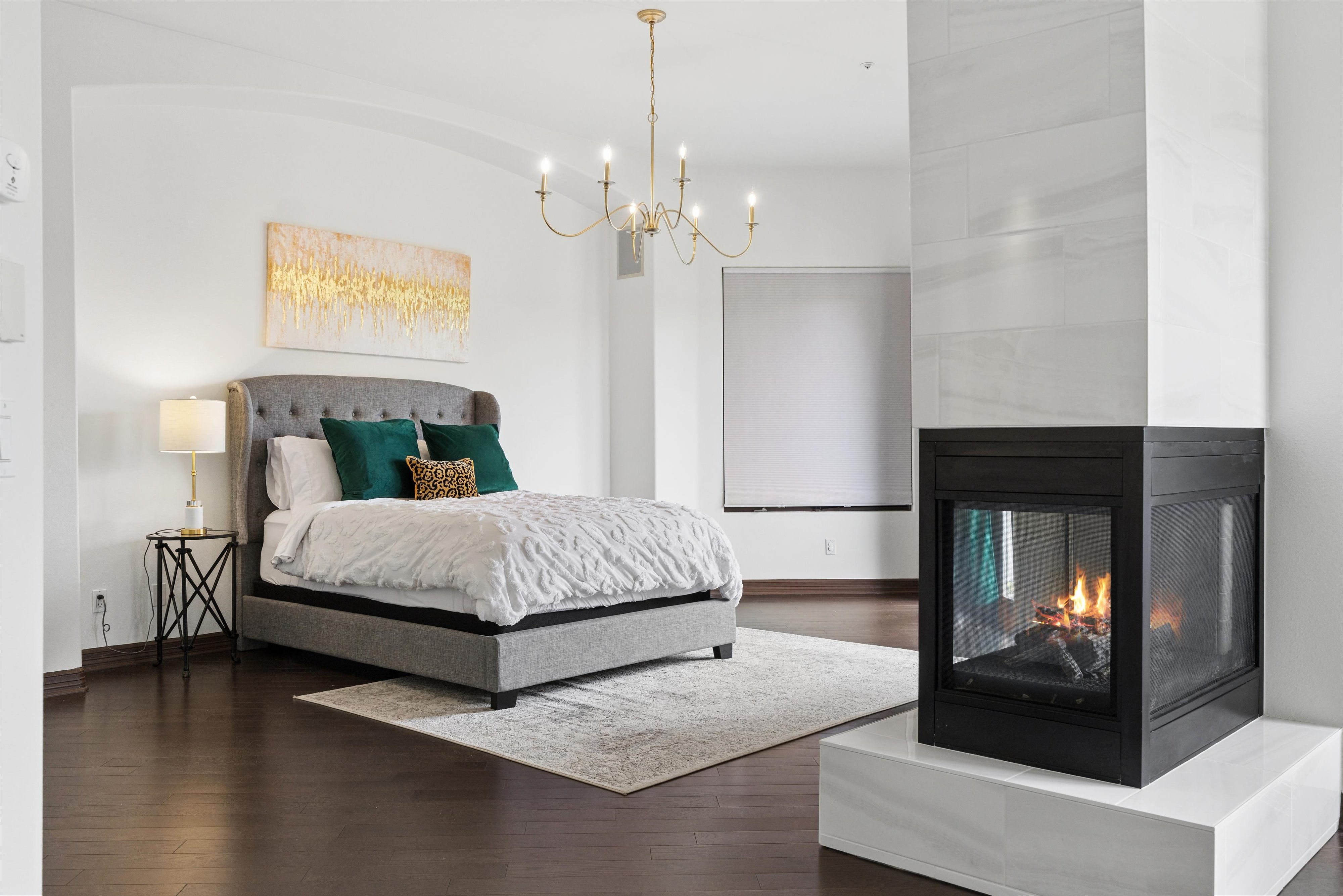  Remodeled 4 Bed 6 Bath Residence Offering Mountain, Sunset Views & Privacy - 物件實景
