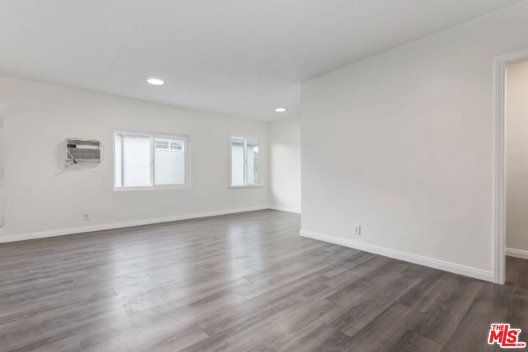 Los Angeles, California, 90066, United States, 9 Bedrooms Bedrooms, ,Residential,For Sale,1731540
