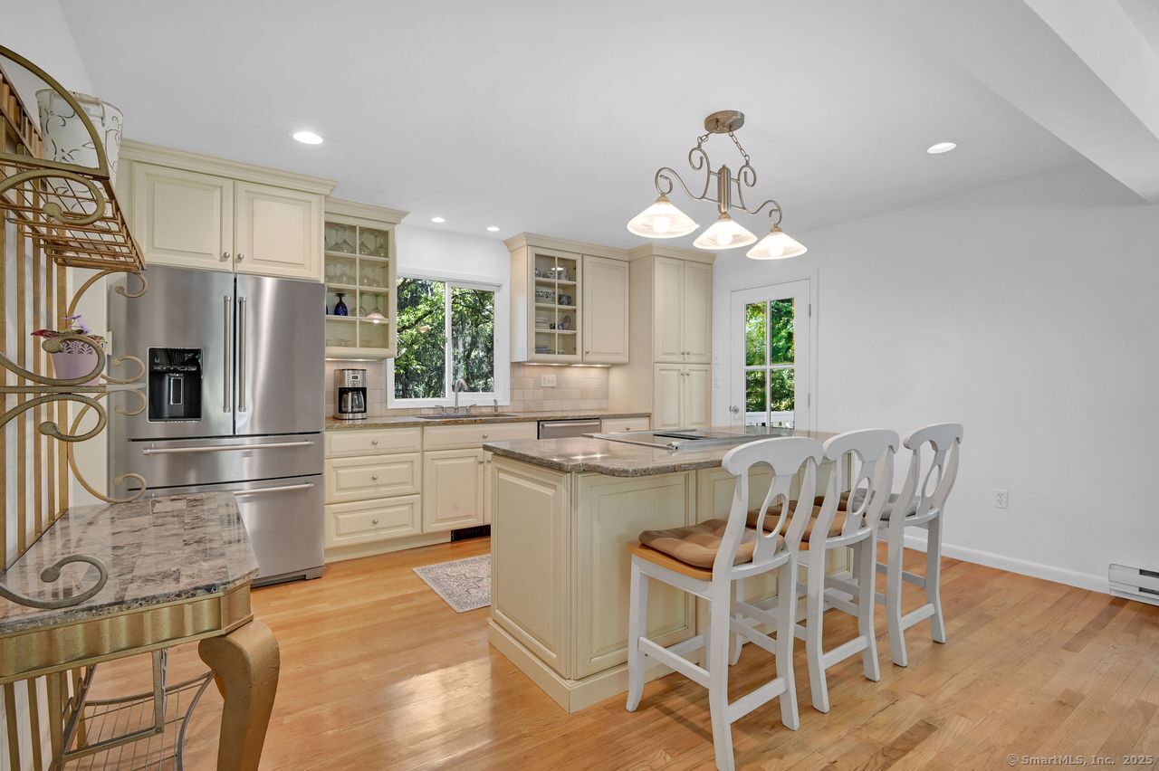 Newtown, Connecticut, 06470, United States, 3 Bedrooms Bedrooms, ,2 BathroomsBathrooms,Residential,For Sale,1941987