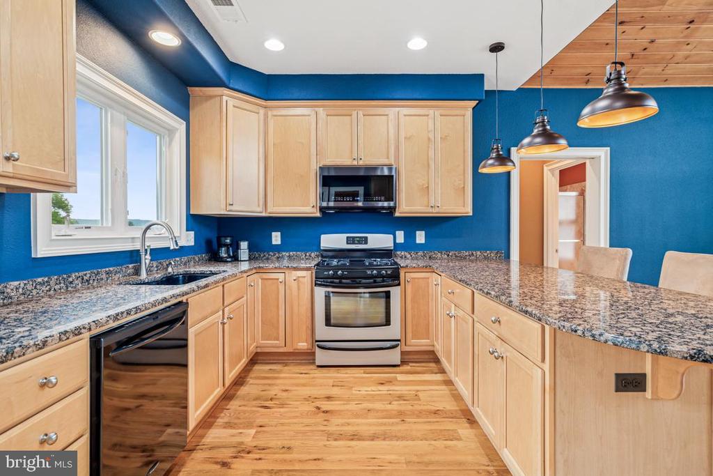 Hillsboro, Virginia, 20132, United States, 2 Bedrooms Bedrooms, ,2 BathroomsBathrooms,Residential,For Sale,1798286