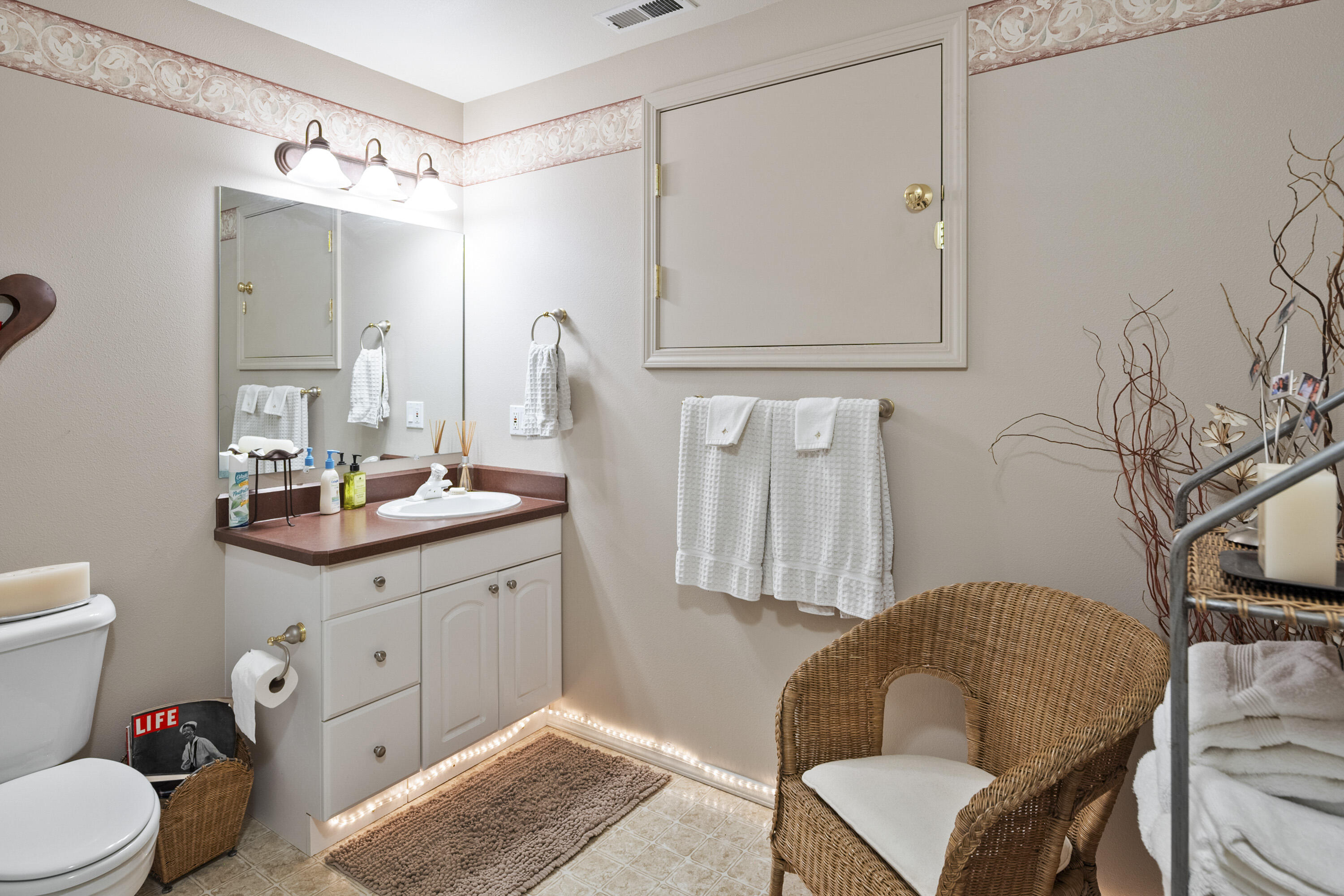 Powell Butte, Oregon, 97753, United States, 4 Bedrooms Bedrooms, ,3 BathroomsBathrooms,Residential,For Sale,1977407