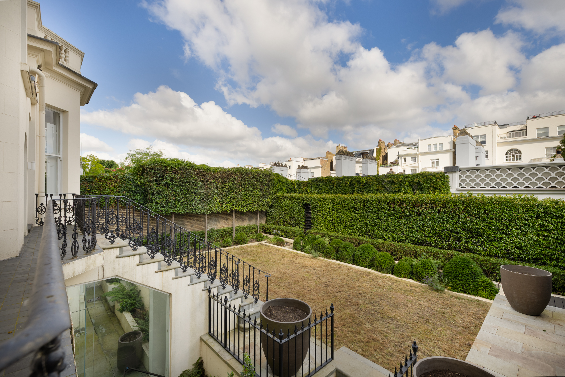  White Stucco Villa on Holland Park with Leisure Complex and Private Lift - 物件實景