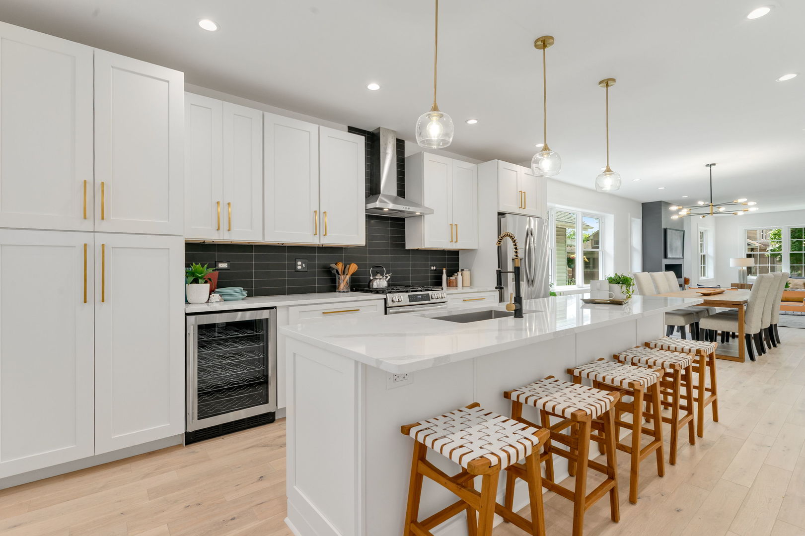 Chicago, Illinois, 60630, United States, 5 Bedrooms Bedrooms, ,3 BathroomsBathrooms,Residential,For Sale,1941077