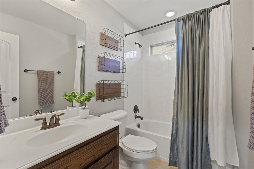 Lantana, Texas, 76226, United States, 4 Bedrooms Bedrooms, ,4 BathroomsBathrooms,Residential,For Sale,2010327