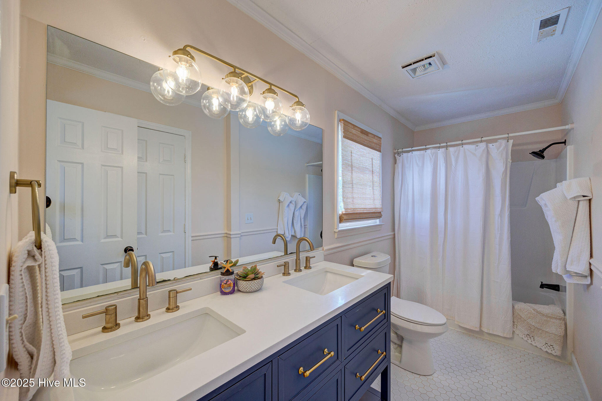 Wilmington, North Carolina, 28409, United States, 3 Bedrooms Bedrooms, ,3 BathroomsBathrooms,Residential,For Sale,1926442