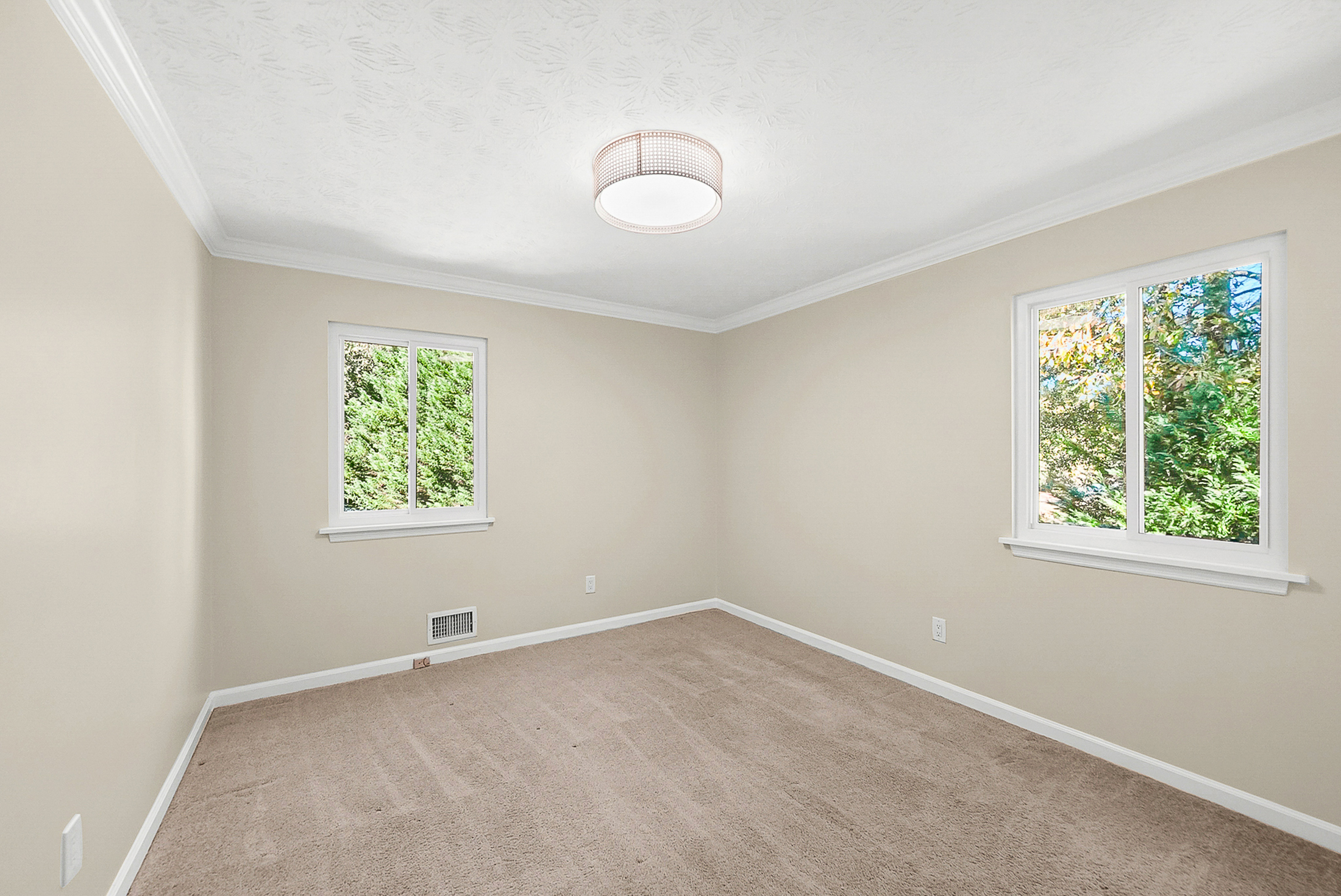  Renovated and Move-in Ready - 物件實景
