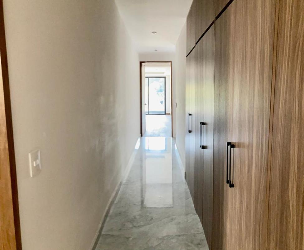 Fuente de Pir?mides, Naucalpan de Juárez, Estado de México, 53950, Mexico, 3 Bedrooms Bedrooms, ,3 BathroomsBathrooms,Residential,For Sale,Fuente de Pir?mides,1444000