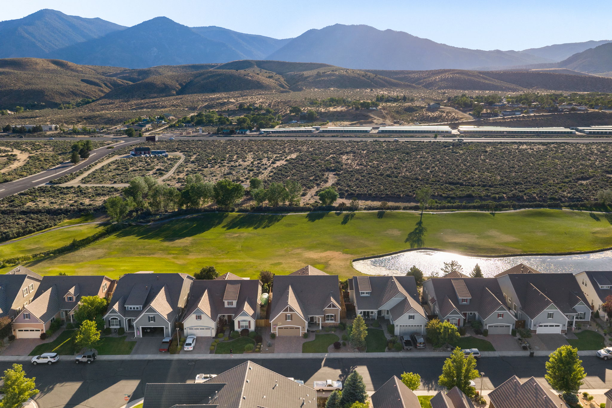  Refined Minden Living with Designer Touches and Captivating Mountain Views - 物件實景