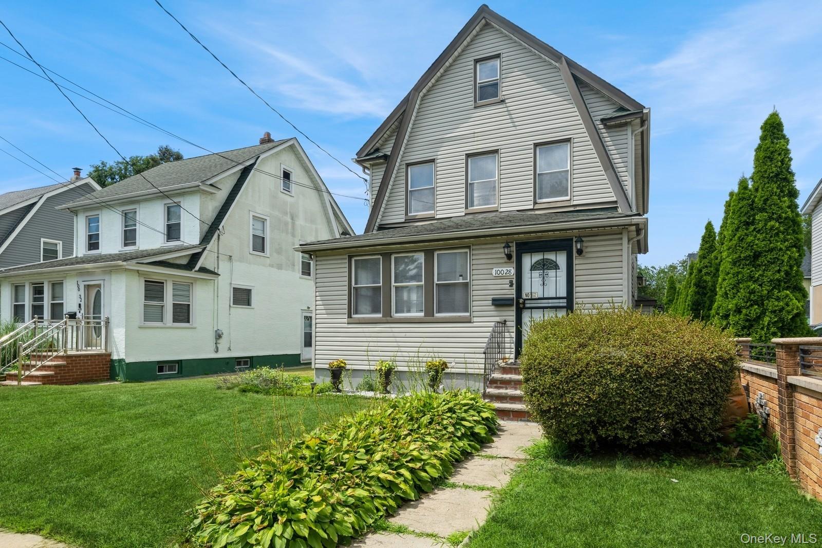 Queens Village, New York, 11429, United States, 3 Bedrooms Bedrooms, ,2 BathroomsBathrooms,Residential,For Sale,1902128