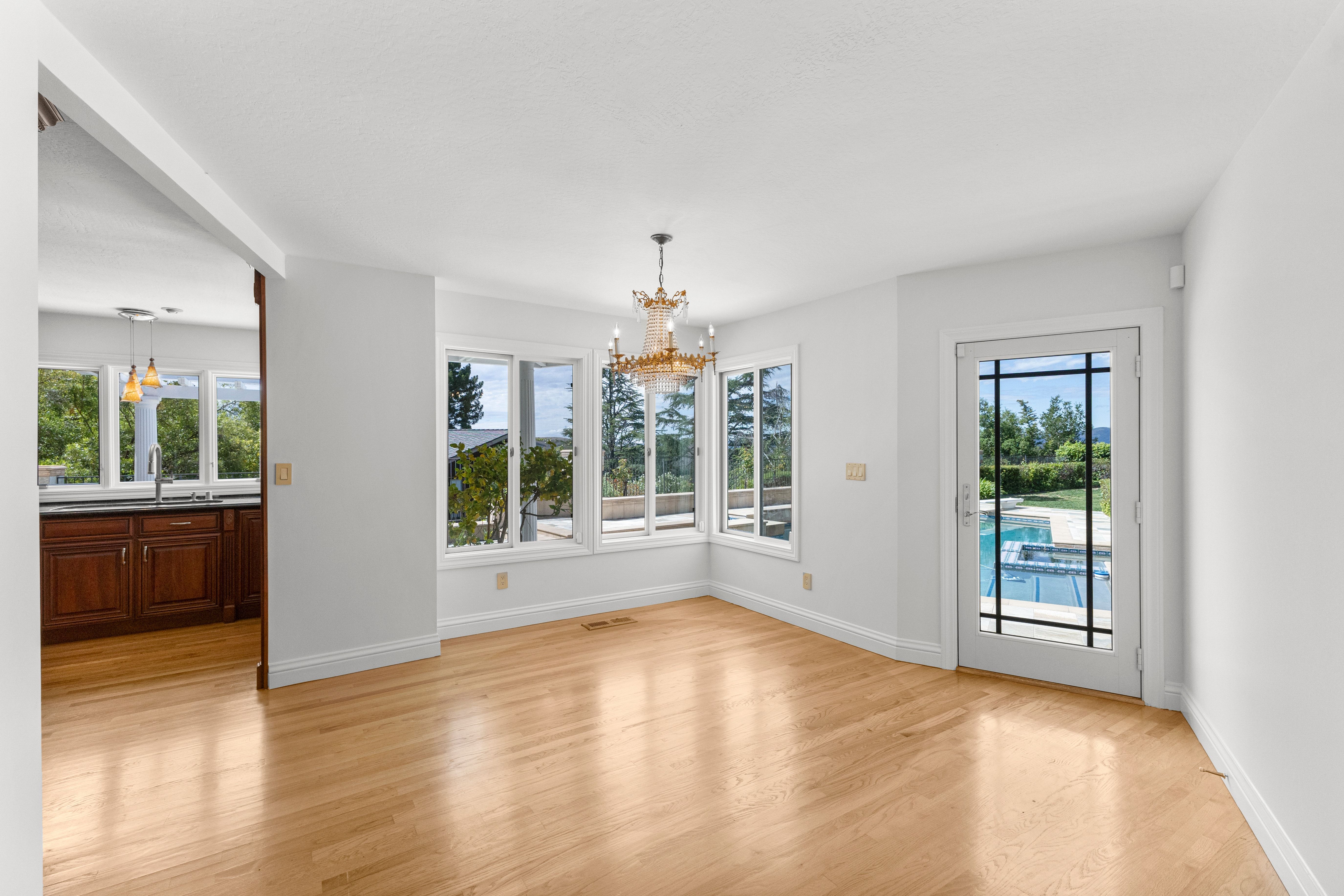  Elegant Custom Home in Gated Silver Maple - 物件實景