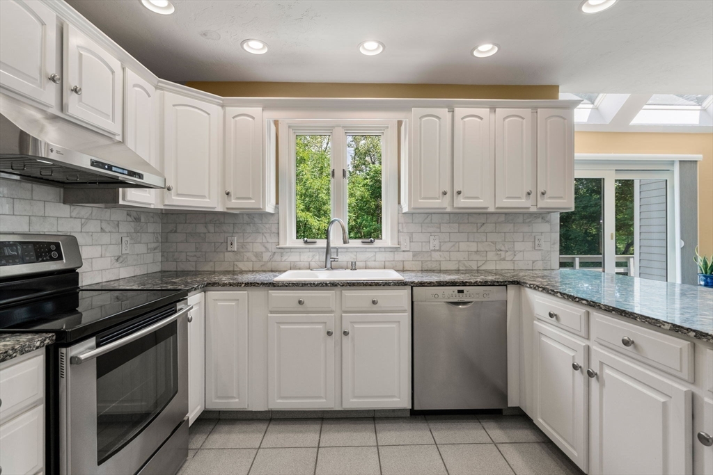 Westborough, Massachusetts, 01581, United States, 4 Bedrooms Bedrooms, ,4 BathroomsBathrooms,Residential,For Sale,1986469