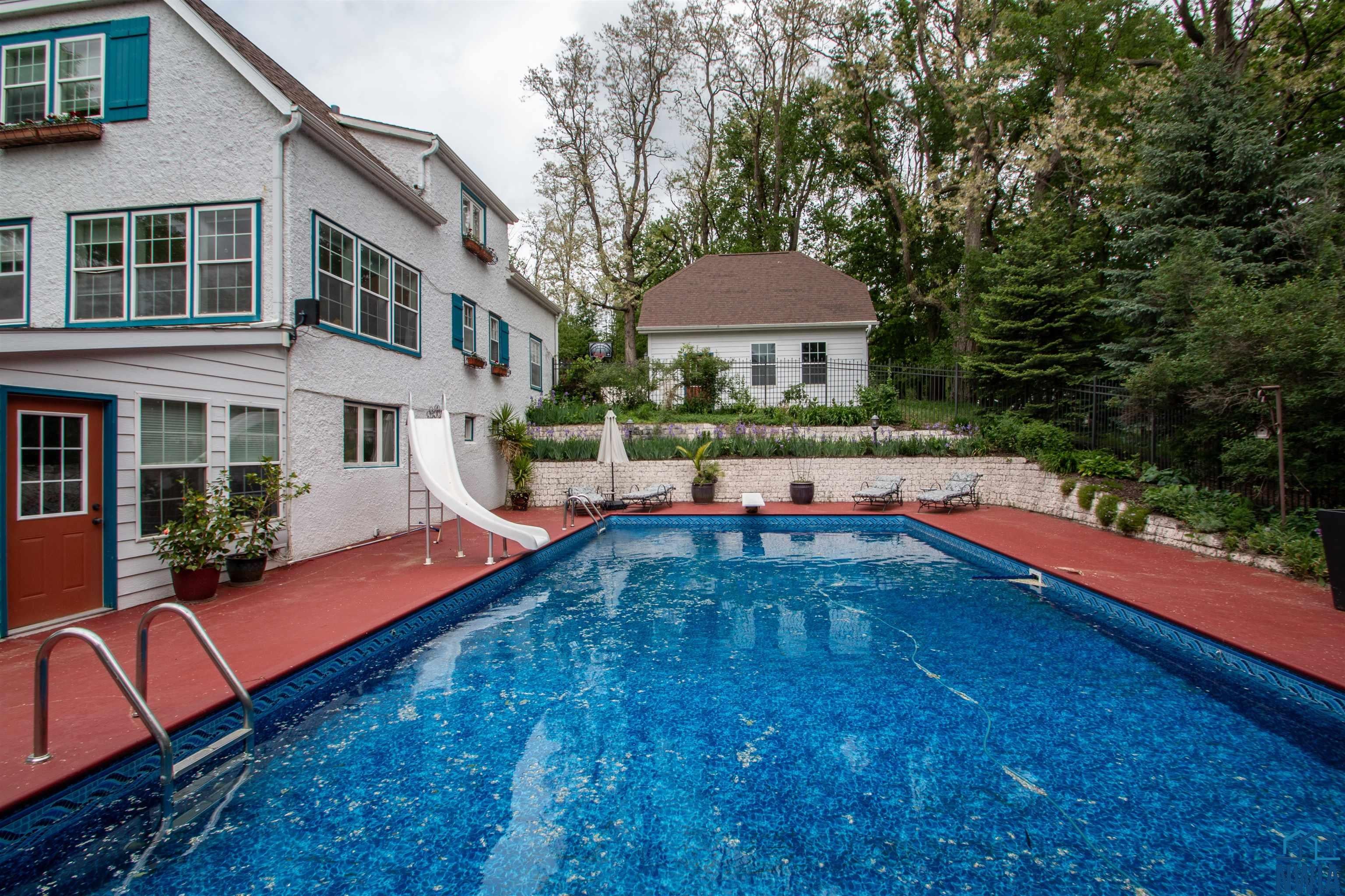 Sioux City, Iowa, 51103, United States, 5 Bedrooms Bedrooms, ,3 BathroomsBathrooms,Residential,For Sale,1976502