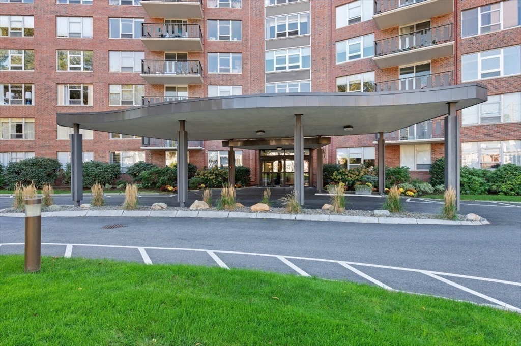 Newton, Massachusetts, 02467, United States, 1 Bedroom Bedrooms, ,2 BathroomsBathrooms,Residential,For Sale,1960805