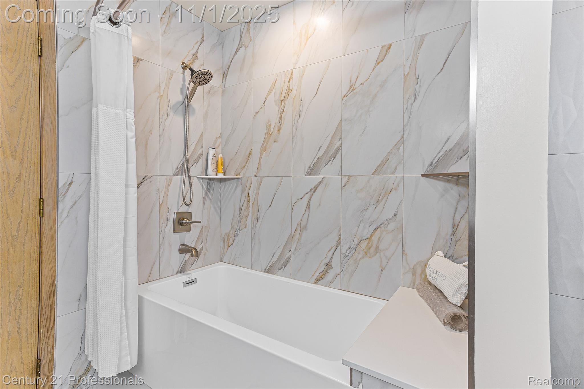 FarmingtonHills, Michigan, 48331, United States, 3 Bedrooms Bedrooms, ,3 BathroomsBathrooms,Residential,For Sale,1983371