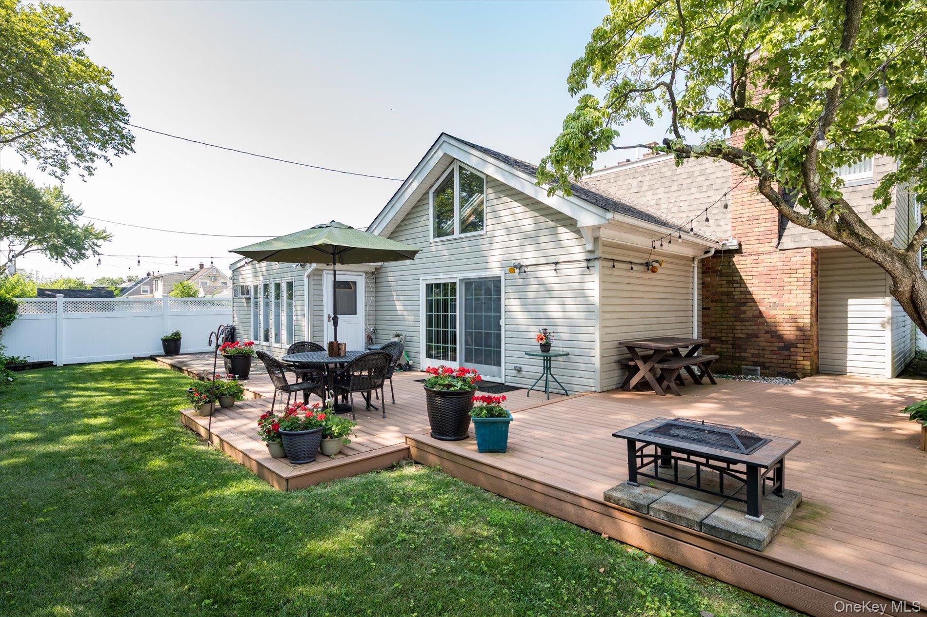 Levittown, New York, 11756, United States, 5 Bedrooms Bedrooms, ,2 BathroomsBathrooms,Residential,For Sale,1931352