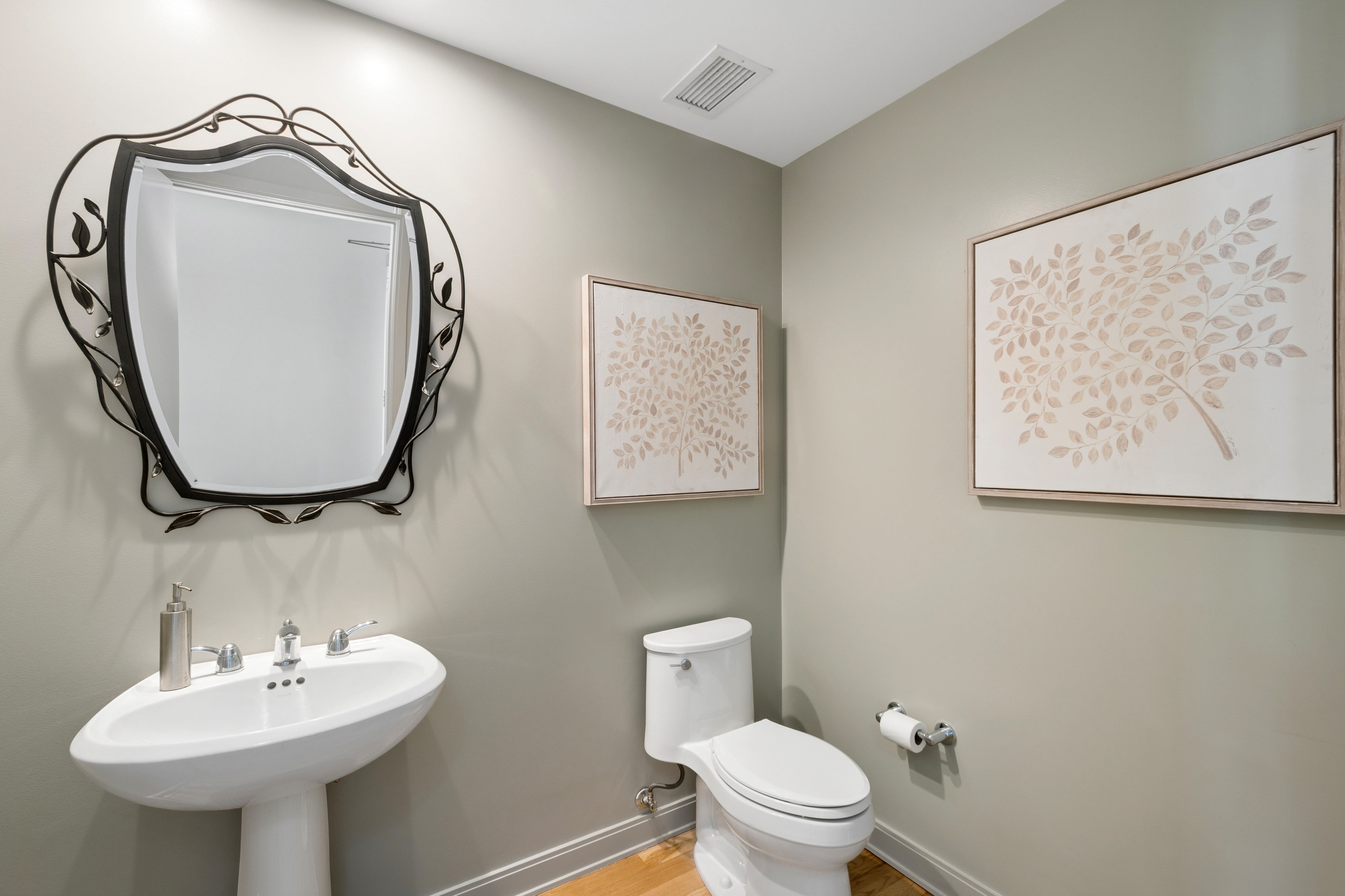  Spacious Living Room and Dining Area Overlook the Park, Lakefront and The Bean - 物件實景